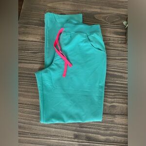 💚 FIGS LIMITED EDITION Surgical Green Bottoms! 💚